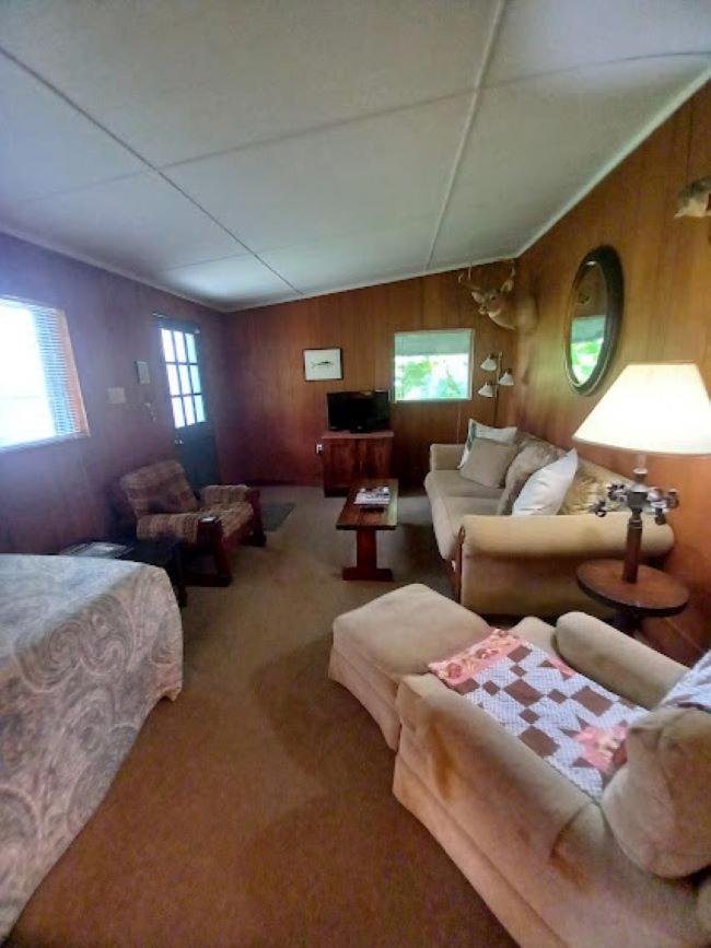 Stegbone'S Fish Camp And Resort Satsuma Экстерьер фото